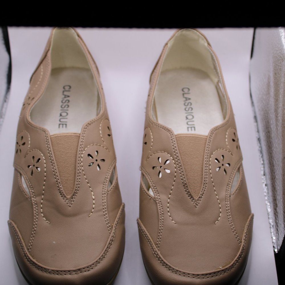 113236003-Women 7W Leather Tan Casual Shoes.